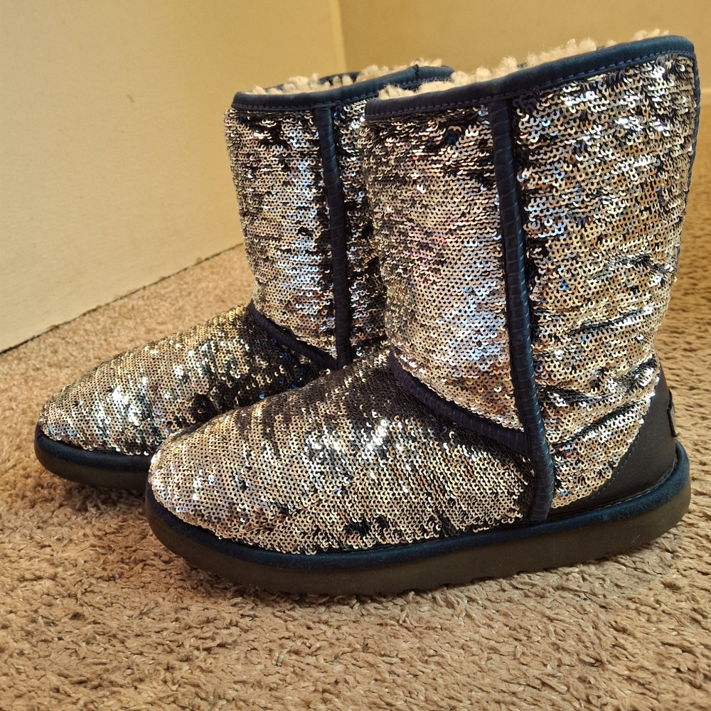 Cute 2 tone Silver & Indigo Blue Mirror Ball Ugg size 7